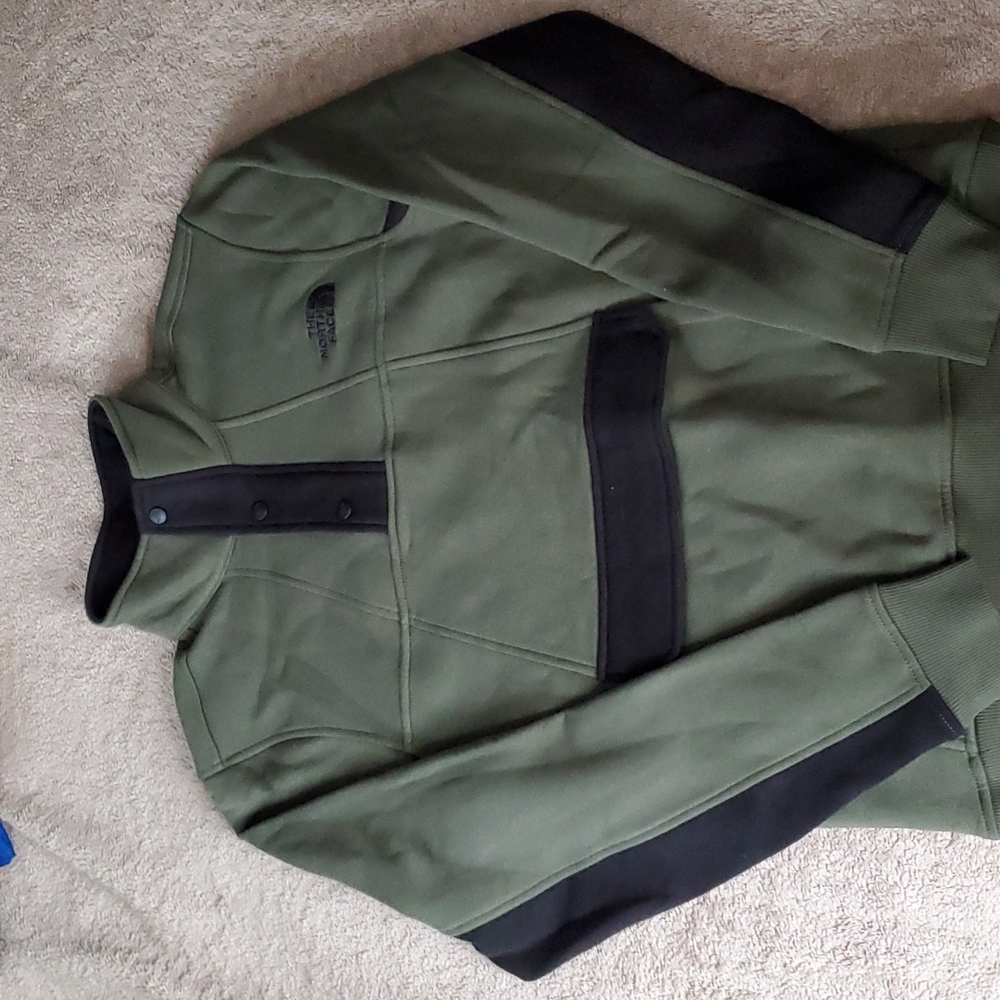 Northface Mens fleece pullover. Size Adult S